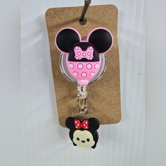 Disney Accessories - Disney Minnie Mouse Badge Reel